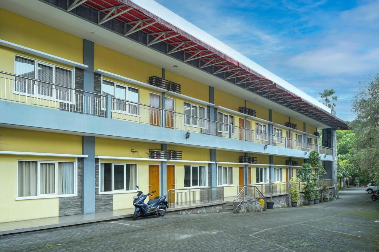 Front One Resort Indraloka Temanggung エクステリア 写真