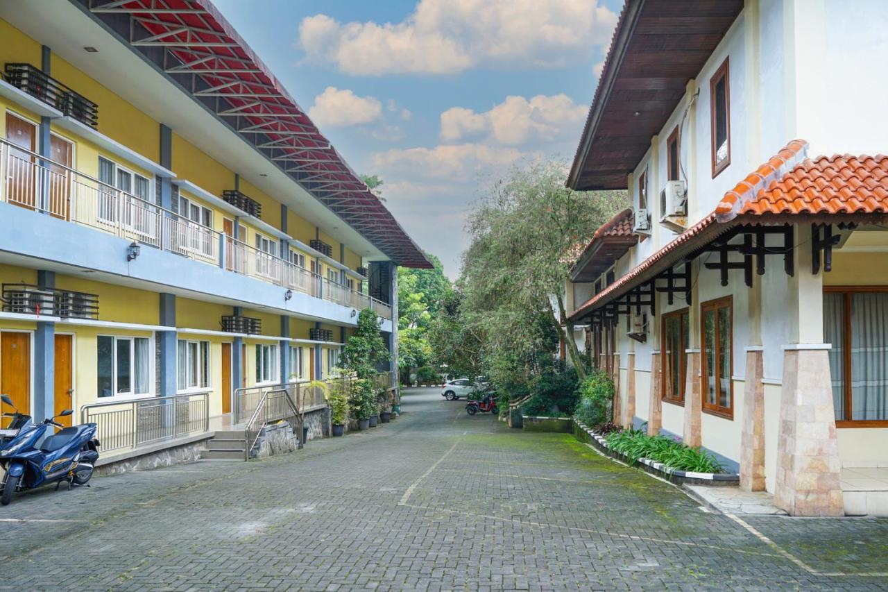 Front One Resort Indraloka Temanggung エクステリア 写真