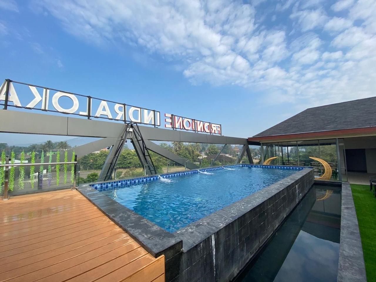 Front One Resort Indraloka Temanggung エクステリア 写真