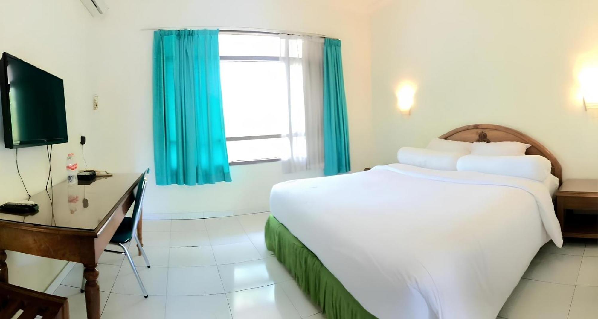 Front One Resort Indraloka Temanggung エクステリア 写真
